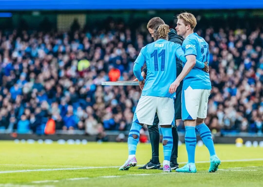 曼城狂喜！曝利物浦冬窗放弃求购格伊 休斯想等夏天免签